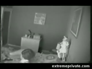 Spionering kamera fanget morgen onani min mamma video